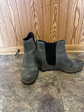 Sorel Olive Gray Chelsea Ankle Boots